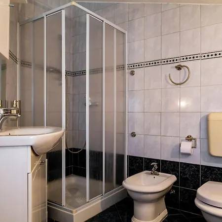 Edi Mit Zwei Balkonen By Interhome 아파트 *
