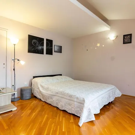 Edi Mit Zwei Balkonen By Interhome 아파트 *